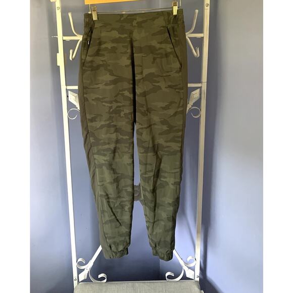 Athleta Women's Dark Green Camo Polyester Brooklyn Lined Jogger Pants 4 - Picture 3 of 5